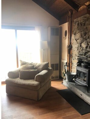 Smart-TV, Kamin, Tischfußball