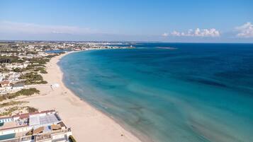 Una spiaggia nelle vicinanze