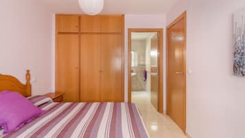 2 bedrooms, iron/ironing board, free WiFi, bed sheets