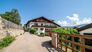 Enceinte de lâhĂ©bergement