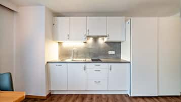 Fridge, stovetop, dishwasher, coffee/tea maker