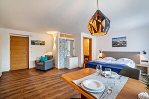 1 bedroom, free WiFi, bed sheets - Apartment 'Residence Alpina Mono Nr 5' with Mountain View, Shared Pool and Wi-Fi (Tesimo)