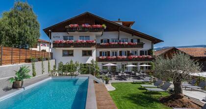 Appartement 'Residence Alpina Comfort n° 6' avec piscine commune, balcon et Wi-Fi