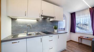 Kühlschrank, Herdplatte, Geschirrspüler