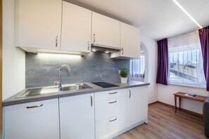 Kühlschrank, Herdplatte, Geschirrspüler