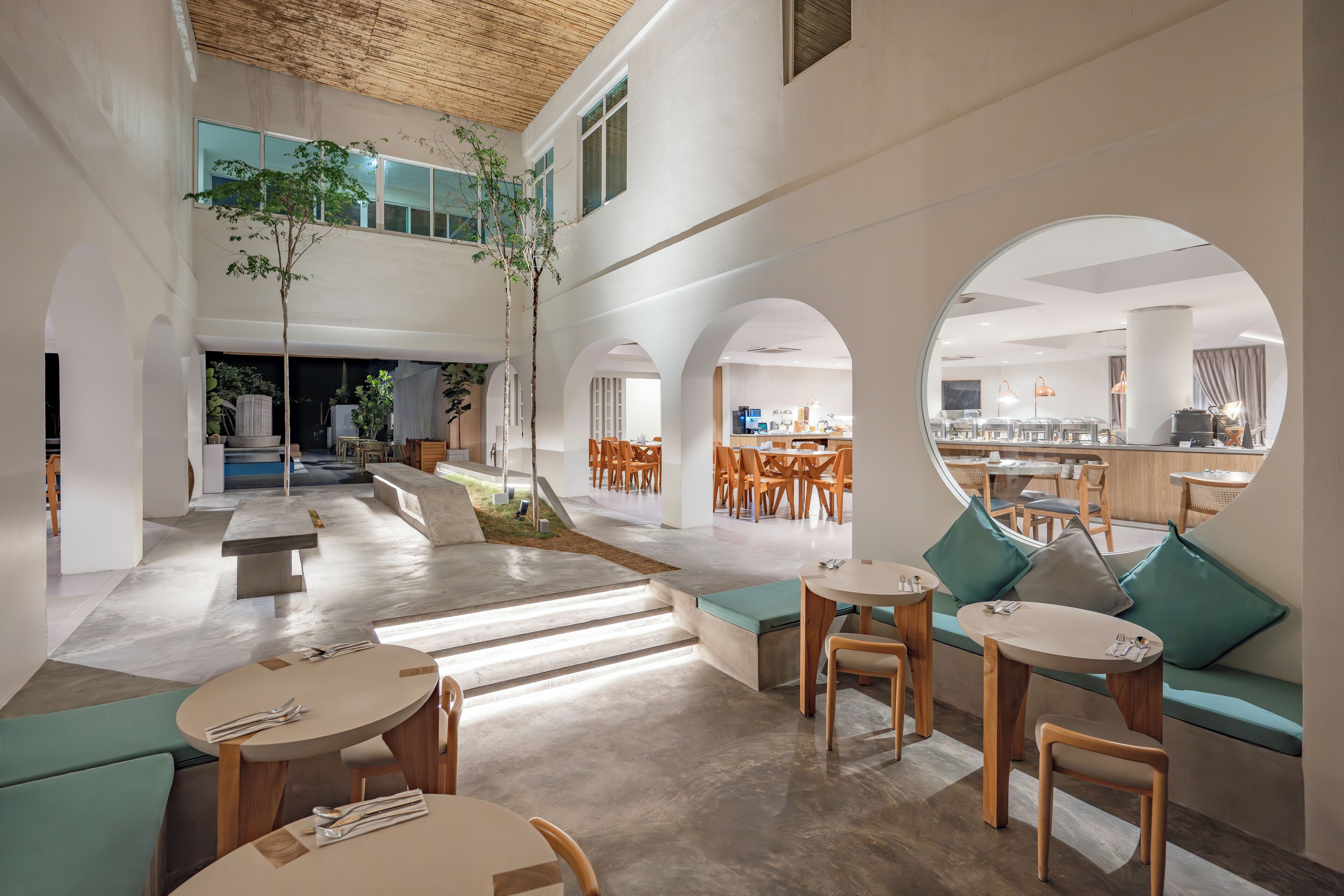 المنشأة من الداخل