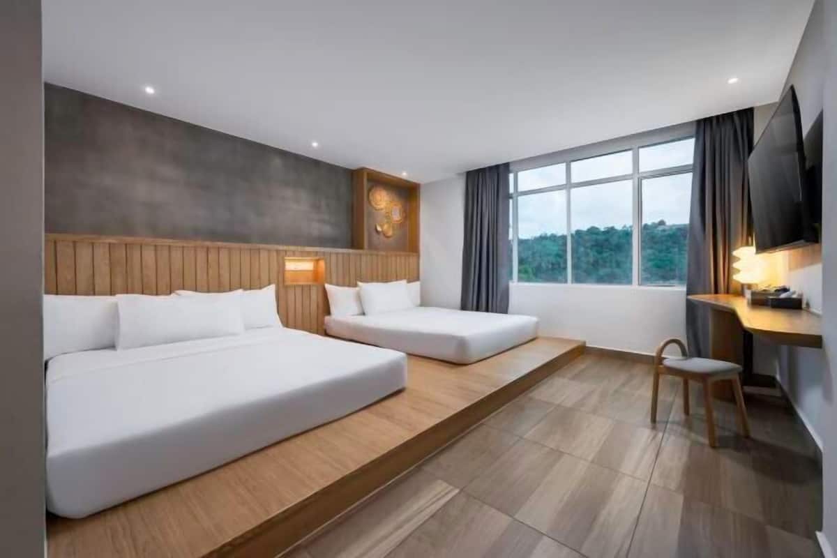 1 habitación, caja de seguridad en la habitación y escritorio