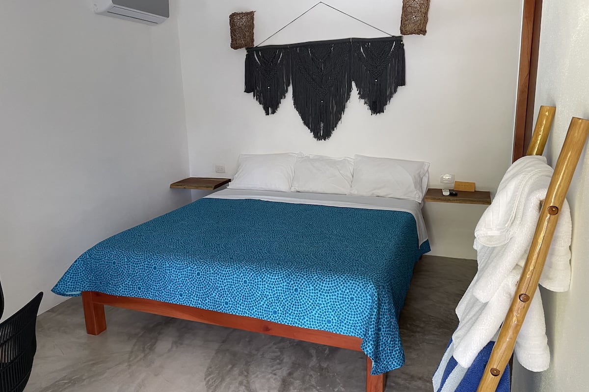 Quarto | Roupas de cama antialérgicas, edredons de pluma, Wi-Fi de cortesia