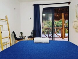 Quarto básico | Roupas de cama antialérgicas, edredons de pluma, Wi-Fi de cortesia