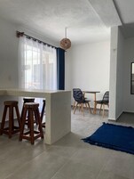 Ropa de cama hipoalergénica, cubrecamas, wifi gratis y ropa de cama