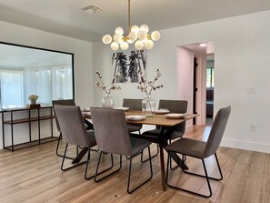 Dining - Newly Remodeled Beauty in Phoenix (Phoenix)