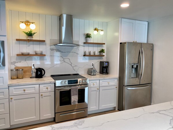 Private kitchen - Newly Remodeled Beauty in Phoenix (Phoenix)