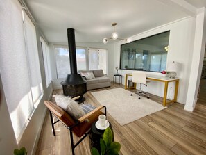 TV - Newly Remodeled Beauty in Phoenix (Phoenix)