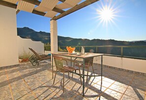 Outdoor dining - Pet Friendly Holiday Home 'Romantic paradise 1' with Pool, Garden and Wi-Fi (Ronda)