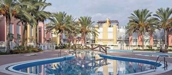 Appartement 'Laguna Beach Vera' avec piscine partagée et bain à remous privé