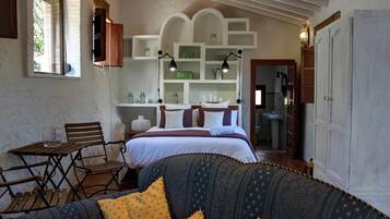 5 bedrooms, iron/ironing board, free WiFi, bed sheets