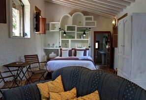 5 bedrooms, iron/ironing board, free WiFi, bed sheets - Villa 'El Cortijo' with Mountain View, Private Pool, Terrace, A/C & Wi-Fi (Ronda)