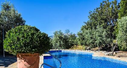 'Studio Romantic Paradise 3' with Mountain View, Pool, Wi-Fi & Garden