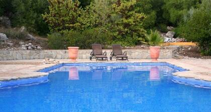 Estudio "Romantic Paradise 3" con vistas a la montaña, piscina, Wi-Fi y jardín