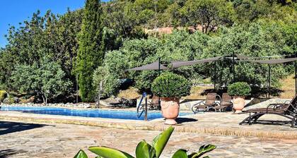 'Studio Romantic Paradise 3' with Mountain View, Pool, Wi-Fi & Garden