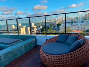 Studio tiện nghi đơn giản | Hiên