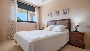 2 slaapkamers, een strijkplank/strijkijzer, gratis wifi, beddengoed