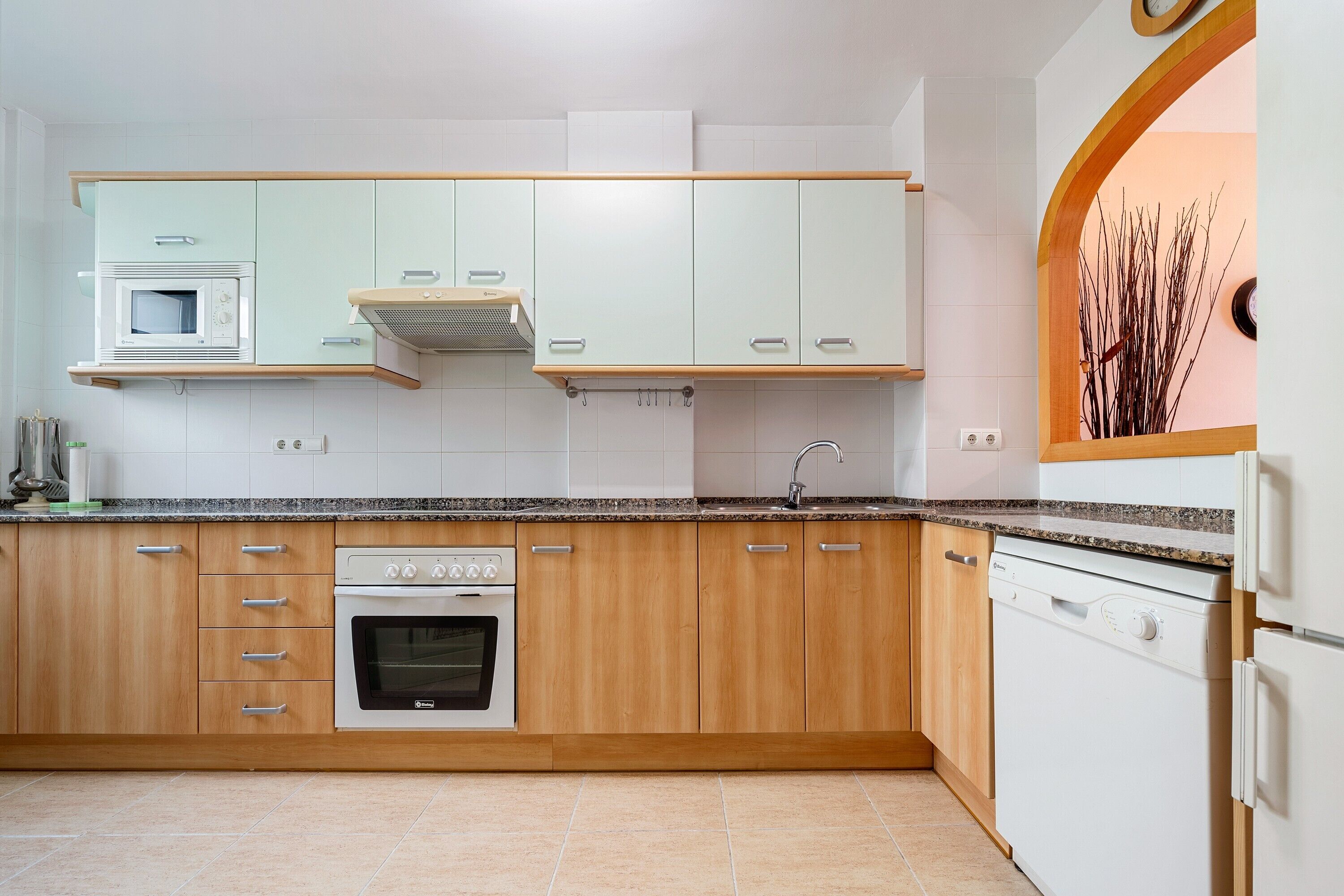 Refrigerador, microondas, horno, placa de cocina