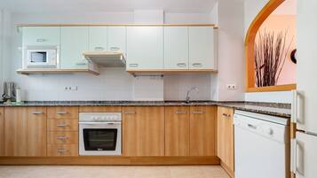 Refrigerador, microondas, horno, placa de cocina