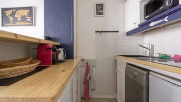 冰箱、微波炉、烤箱、炉灶