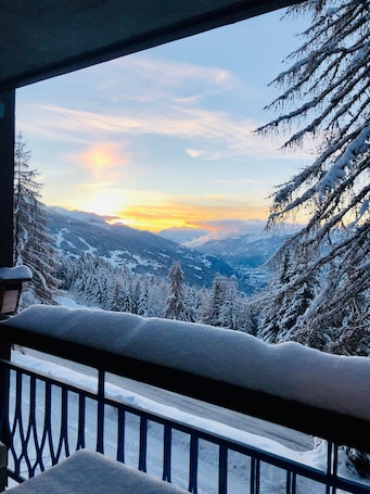 Property grounds. Charming Arc 1800 Apartment with Pool and Stunning View