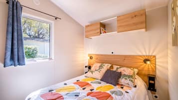 2 bedrooms, iron/ironing board, bed sheets