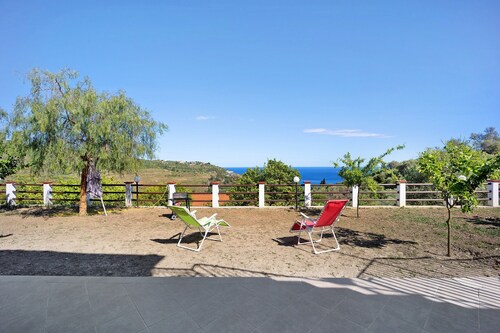 Villa 'Casa Vacanza Sanaa' with Sea View, Private Terrace and Wi-Fi