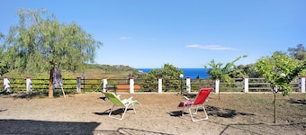 Villa 'Casa Vacanza Sanaa' with Sea View, Private Terrace and Wi-Fi