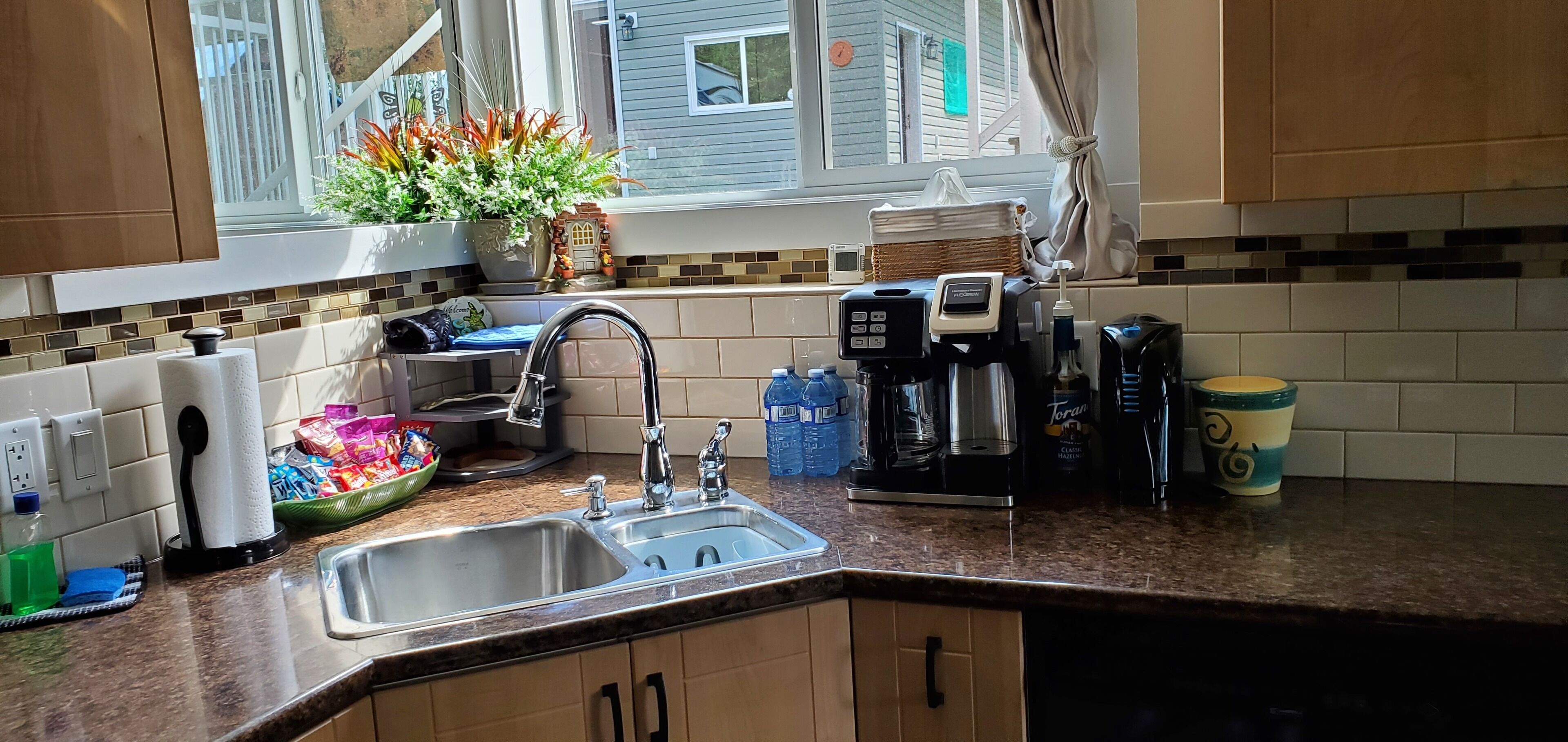 Comfortable, Quiet, Bright and Modern, WIFI, 1 King Bed/1 Bath suite.