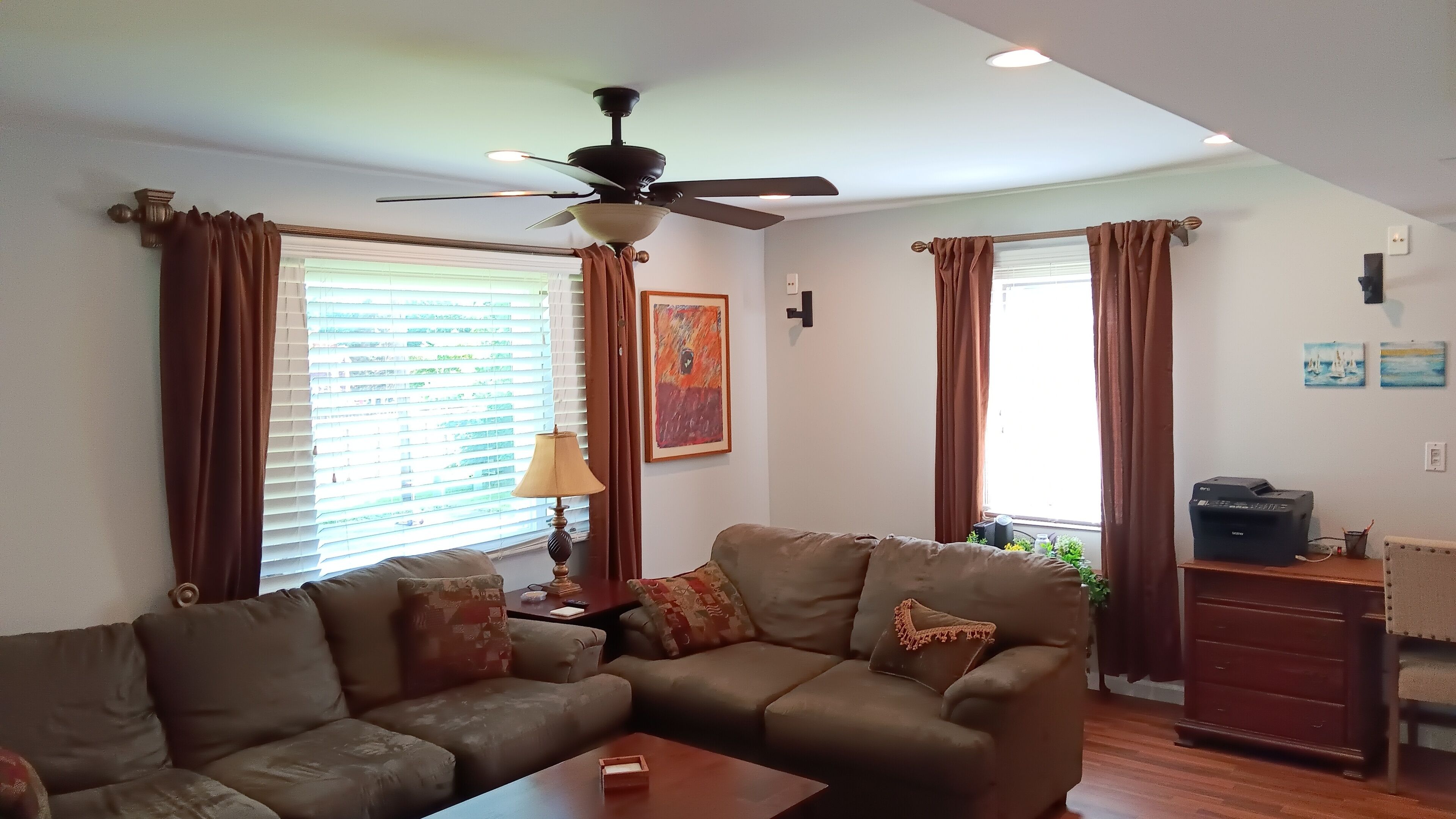 Luxurious and Stylish Home w/ Open Floor Plan. Safe area. Free Parking.