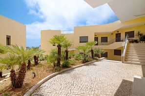 Exterior - Apartment with Marina and Sea Views – Shared Pool & Wi-Fi (Albufeira)