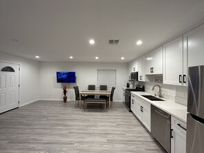 Private kitchen - Elegant, luxury  and contemporary Family-sized vacation home (Los Angeles)