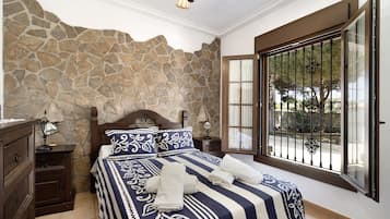 3 makuuhuonetta, silitysrauta/-lauta, ilmainen Wi-Fi, vuodevaatteet