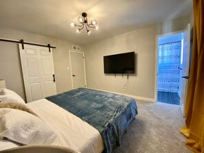 3 bedrooms, iron/ironing board, WiFi, bed sheets