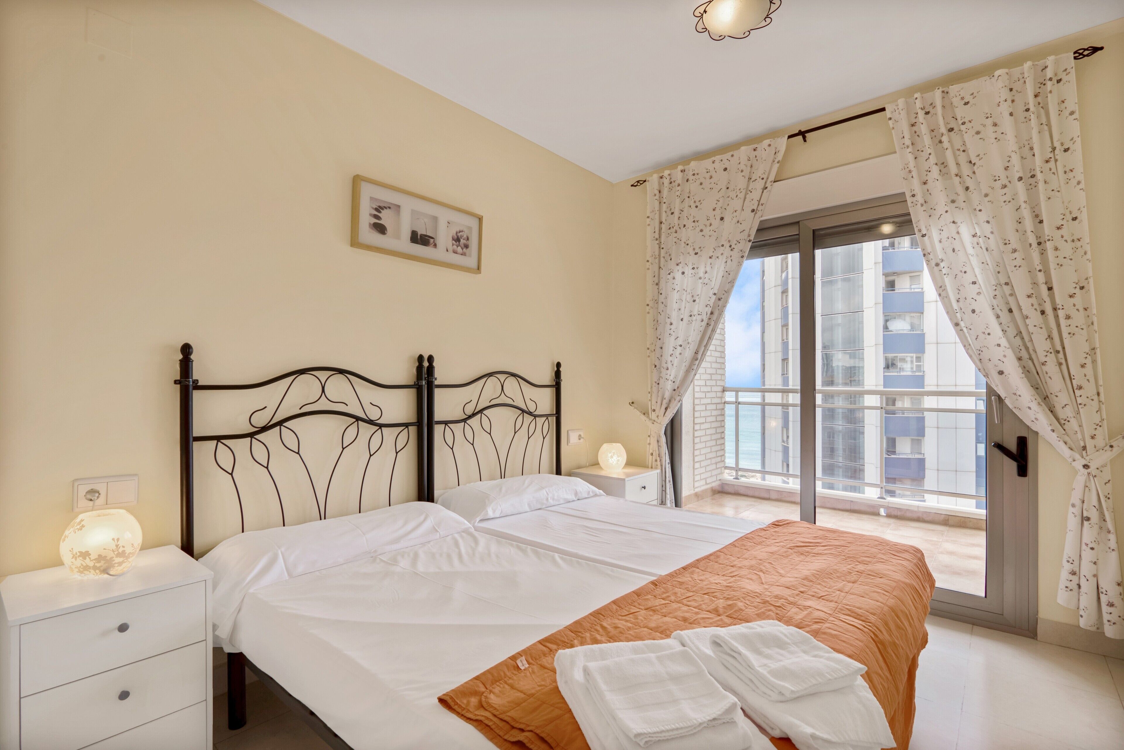 1 slaapkamer, een strijkplank/strijkijzer, gratis wifi, beddengoed