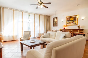 Tv, pejs, bordtennisbord