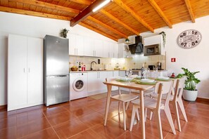 Dining - Vacation Home 'Valentina' with Mountain View, Wi-Fi and Air Conditioning (Tuineje)