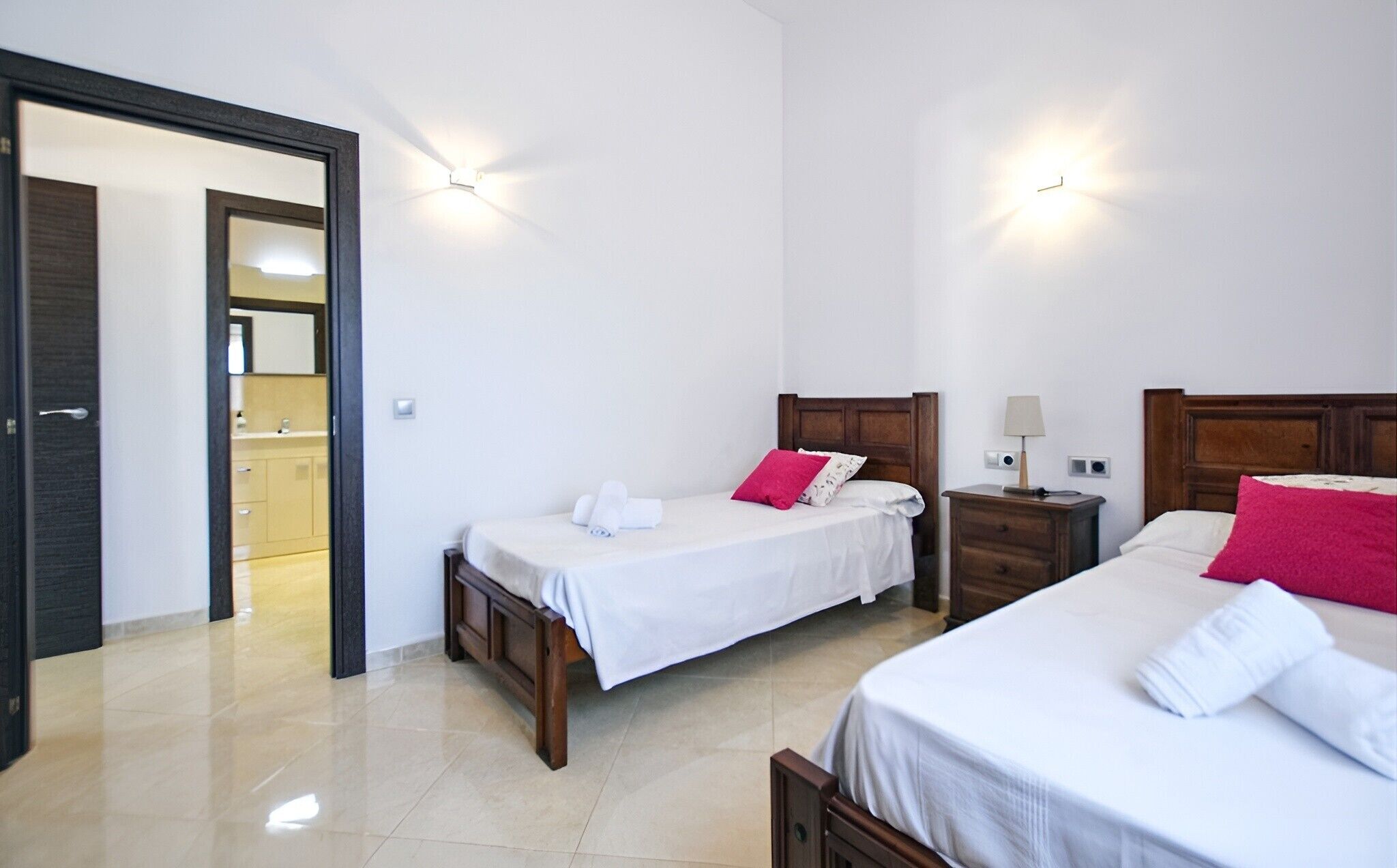 3 chambres, fer et planche à repasser, Wi-Fi gratuit, draps fournis