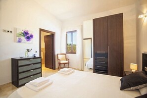 3 bedrooms, iron/ironing board, free WiFi, bed sheets