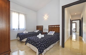 3 chambres, fer et planche à repasser, Wi-Fi gratuit, draps fournis