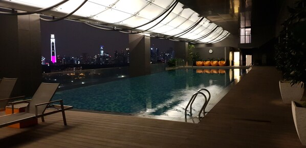 2 indoor pools