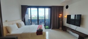 Yksilöllisesti sisustettu, yksilöllisesti kalustettu, työpöytä