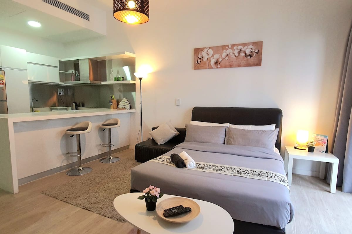 Elite Studio Suite, Balcony, Garden View | 1 bedroom, individually decorated, individually furnished, desk