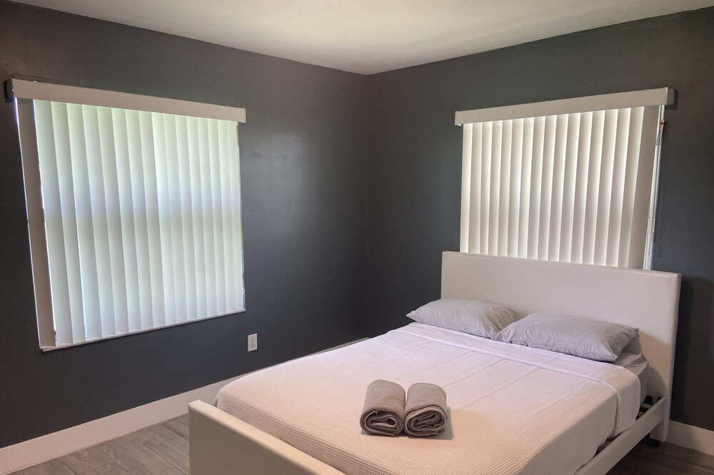 Spacious 2/1 with private gated parking