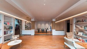 A spacious living area with wooden flooring, a central dining table, and modern seating. - Suzhou Taihu Lakeside·Shanhu Yin·Holiday Homestay (Suzhou)